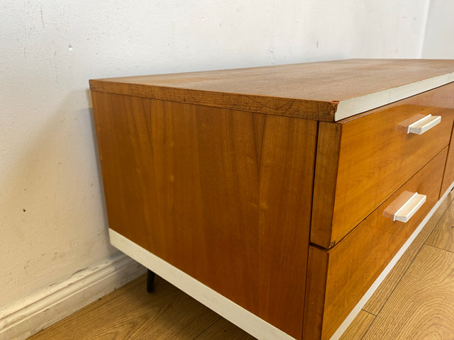Hübsches 70er Jahre Lowboard mit Schubladen und Klappe, auf neuen Hairpin Füßen I Kommode Sideboard Wäschekommode Flurkommode TV Bank Board Fernsehkommode Retro Vintage I