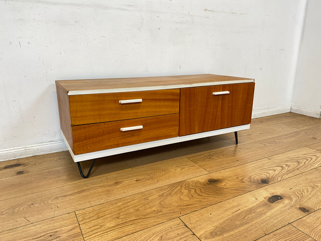Hübsches 70er Jahre Lowboard mit Schubladen und Klappe, auf neuen Hairpin Füßen I Kommode Sideboard Wäschekommode Flurkommode TV Bank Board Fernsehkommode Retro Vintage I