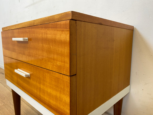 Sehr hübscher 70er Jahre Nachttisch mit Schubladen und konischen Füßen I Nachtkommode Nachtschränkchen Nachtschrank Kommode Beistelltisch Vintage Retro Mid-Century 60er I