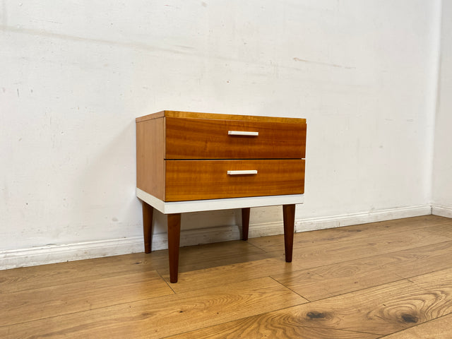 Sehr hübscher 70er Jahre Nachttisch mit Schubladen und konischen Füßen I Nachtkommode Nachtschränkchen Nachtschrank Kommode Beistelltisch Vintage Retro Mid-Century 60er I