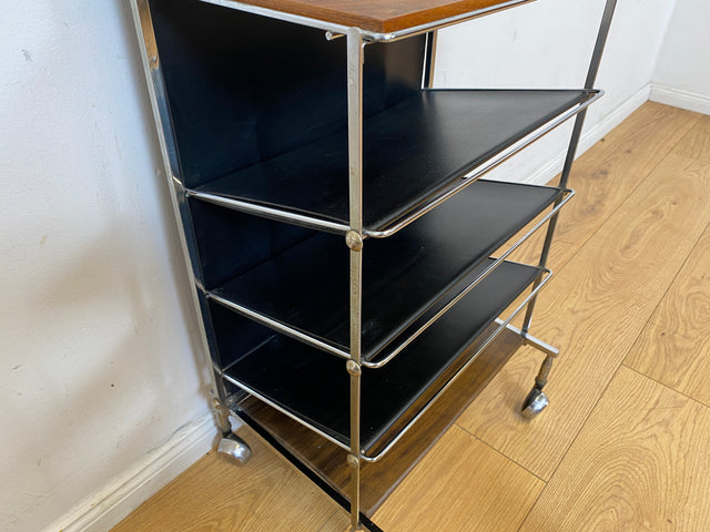 Stilvoller 70er Jahre Space Age Zeitungsständer auf Rollen aus Chrom , Leder & Nussbaum I Zeitungsablage Beistelltisch Ablage Couchtisch Regal Servierwagen Teewagen Vintage I
