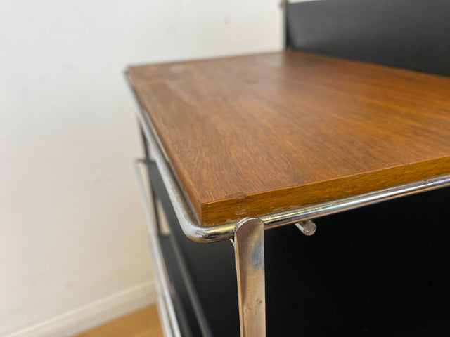 Stilvoller 70er Jahre Space Age Zeitungsständer auf Rollen aus Chrom , Leder & Nussbaum I Zeitungsablage Beistelltisch Ablage Couchtisch Regal Servierwagen Teewagen Vintage I
