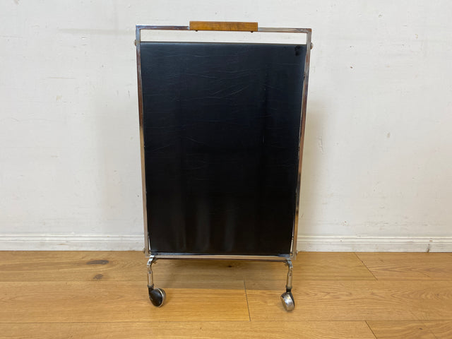 Stilvoller 70er Jahre Space Age Zeitungsständer auf Rollen aus Chrom , Leder & Nussbaum I Zeitungsablage Beistelltisch Ablage Couchtisch Regal Servierwagen Teewagen Vintage I