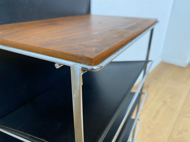 Stilvoller 70er Jahre Space Age Zeitungsständer auf Rollen aus Chrom , Leder & Nussbaum I Zeitungsablage Beistelltisch Ablage Couchtisch Regal Servierwagen Teewagen Vintage I