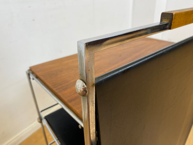 Stilvoller 70er Jahre Space Age Zeitungsständer auf Rollen aus Chrom , Leder & Nussbaum I Zeitungsablage Beistelltisch Ablage Couchtisch Regal Servierwagen Teewagen Vintage I