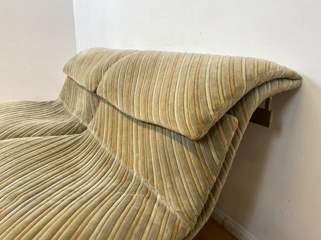 WMK I Ikonisches 70er Jahre Wave Sofa von Giovanni Offredi für Saporiti Italia auf Chrom Gestell und in Originalbezug