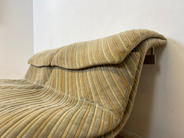 WMK I Ikonisches 70er Jahre Wave Sofa von Giovanni Offredi für Saporiti Italia auf Chrom Gestell und in Originalbezug