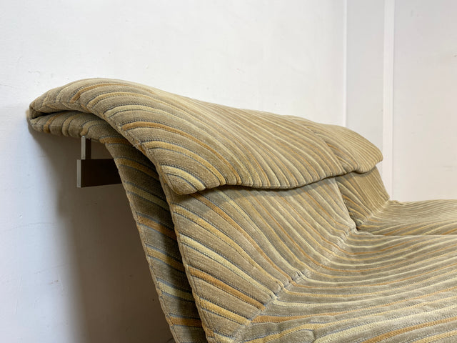 WMK I Ikonisches 70er Jahre Wave Sofa von Giovanni Offredi für Saporiti Italia auf Chrom Gestell und in Originalbezug