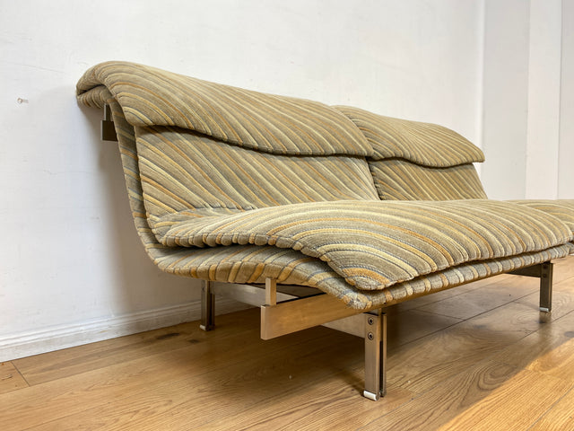 WMK I Ikonisches 70er Jahre Wave Sofa von Giovanni Offredi für Saporiti Italia auf Chrom Gestell und in Originalbezug