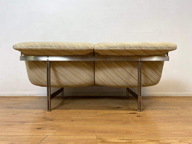 WMK I Ikonisches 70er Jahre Wave Sofa von Giovanni Offredi für Saporiti Italia auf Chrom Gestell und in Originalbezug