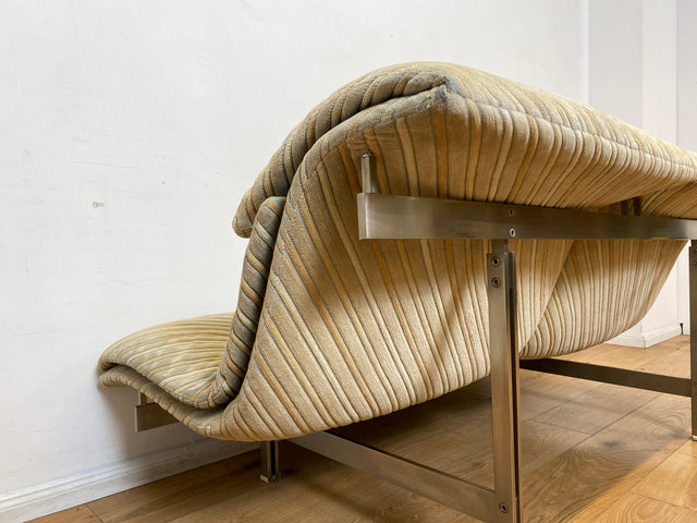 WMK I Ikonisches 70er Jahre Wave Sofa von Giovanni Offredi für Saporiti Italia auf Chrom Gestell und in Originalbezug