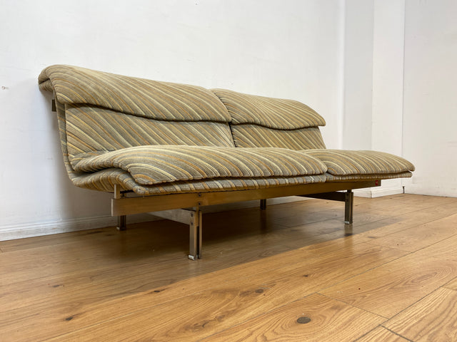 WMK I Ikonisches 70er Jahre Wave Sofa von Giovanni Offredi für Saporiti Italia auf Chrom Gestell und in Originalbezug
