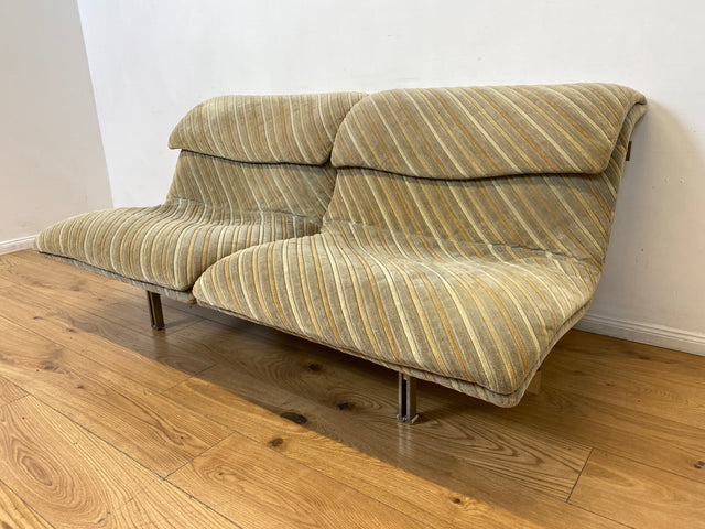 WMK I Ikonisches 70er Jahre Wave Sofa von Giovanni Offredi für Saporiti Italia auf Chrom Gestell und in Originalbezug
