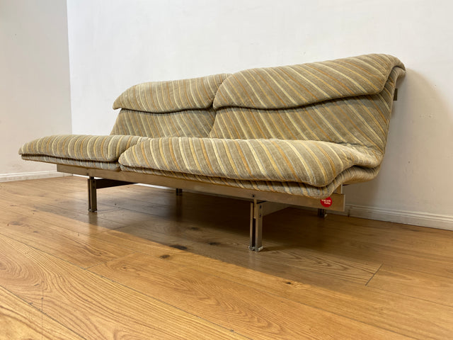 WMK I Ikonisches 70er Jahre Wave Sofa von Giovanni Offredi für Saporiti Italia auf Chrom Gestell und in Originalbezug