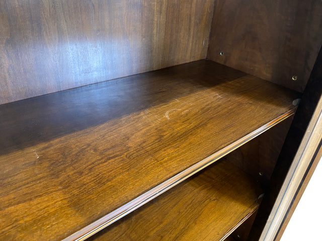 Besonders schöne handverzierte antike Vitrine aus vollem Holz mit Beleuchtung I Glasvitrine Büchervitrine Wohnzimmerschrank Geschirrschrank Highboard Art Deco Vintage I