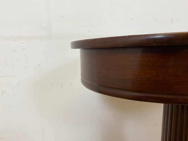 Vornehmer antiker Beistelltisch in Mahagoni mit Säulenfuß und abschließbarer Klappe I Nähtisch Nähkommode Schmuckkasten Frisiertisch Schminktisch Säule Ablage Vintage I