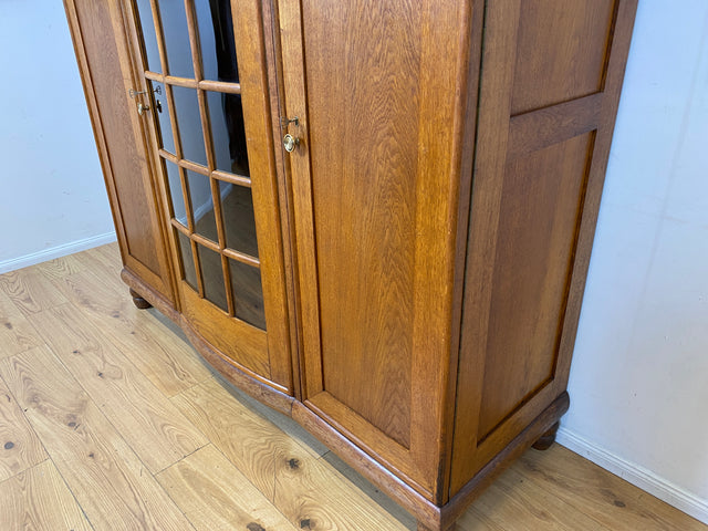 Imposanter und handverzierter antiker Kleiderschrank aus vollem Holz mit Glastür I Schrank Schlafzimmerschrank Wäscheschrank Wardrobe Bauernschrank Jugendstil Vintage I