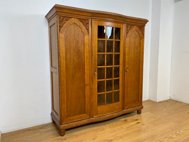 Imposanter und handverzierter antiker Kleiderschrank aus vollem Holz mit Glastür I Schrank Schlafzimmerschrank Wäscheschrank Wardrobe Bauernschrank Jugendstil Vintage I