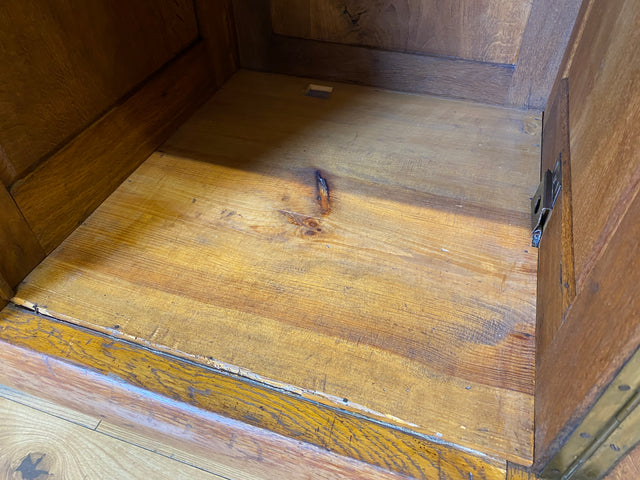 Imposanter und handverzierter antiker Kleiderschrank aus vollem Holz mit Glastür I Schrank Schlafzimmerschrank Wäscheschrank Wardrobe Bauernschrank Jugendstil Vintage I