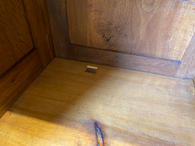 Imposanter und handverzierter antiker Kleiderschrank aus vollem Holz mit Glastür I Schrank Schlafzimmerschrank Wäscheschrank Wardrobe Bauernschrank Jugendstil Vintage I
