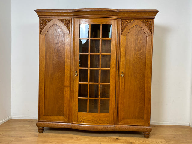 Imposanter und handverzierter antiker Kleiderschrank aus vollem Holz mit Glastür I Schrank Schlafzimmerschrank Wäscheschrank Wardrobe Bauernschrank Jugendstil Vintage I