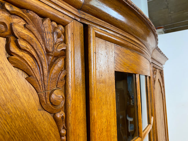 Imposanter und handverzierter antiker Kleiderschrank aus vollem Holz mit Glastür I Schrank Schlafzimmerschrank Wäscheschrank Wardrobe Bauernschrank Jugendstil Vintage I