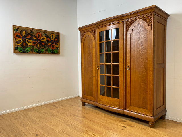 Imposanter und handverzierter antiker Kleiderschrank aus vollem Holz mit Glastür I Schrank Schlafzimmerschrank Wäscheschrank Wardrobe Bauernschrank Jugendstil Vintage I