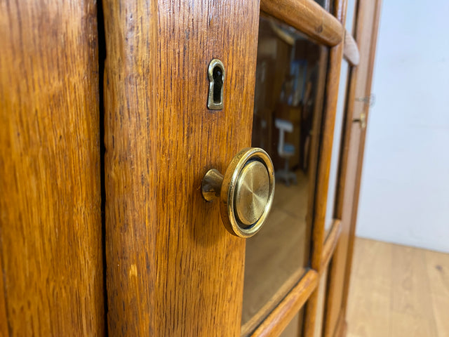 Imposanter und handverzierter antiker Kleiderschrank aus vollem Holz mit Glastür I Schrank Schlafzimmerschrank Wäscheschrank Wardrobe Bauernschrank Jugendstil Vintage I
