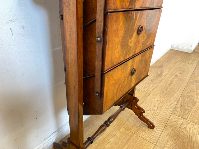 I Der schönste Beistelltisch dass du heute siehst I Edler antiker Notenschrank I Vollholz in Nussbaum Schmetterlingsfurnier I Kommode Ablage Flurkommode Biedermeier Vintage I