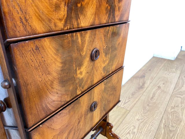 I Der schönste Beistelltisch dass du heute siehst I Edler antiker Notenschrank I Vollholz in Nussbaum Schmetterlingsfurnier I Kommode Ablage Flurkommode Biedermeier Vintage I