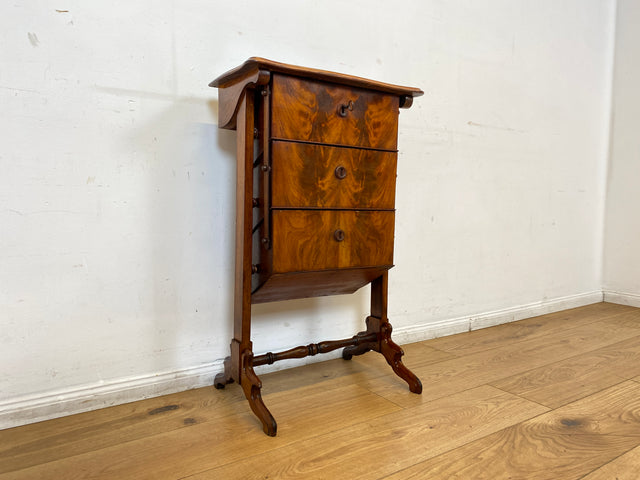 I Der schönste Beistelltisch dass du heute siehst I Edler antiker Notenschrank I Vollholz in Nussbaum Schmetterlingsfurnier I Kommode Ablage Flurkommode Biedermeier Vintage I