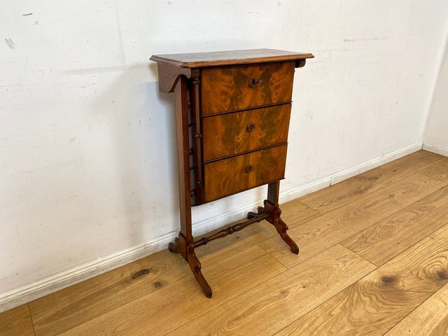 I Der schönste Beistelltisch dass du heute siehst I Edler antiker Notenschrank I Vollholz in Nussbaum Schmetterlingsfurnier I Kommode Ablage Flurkommode Biedermeier Vintage I