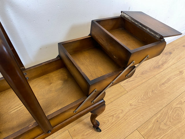 Wunderschöner & sehr gut erhaltener aufklappbarer 30er Jahre Nähkorb auf Rollen mit Griff I Nähschränkchen Korb Schmuckkasten Schminktisch Beistelltisch Chippendale Vintage