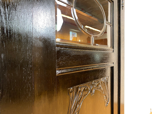 Zauberhafte dänische antike Vitrine I Vollholz mit facettiertem Originalglas, um 1900.