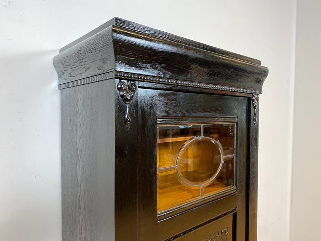 Zauberhafte dänische antike Vitrine I Vollholz mit facettiertem Originalglas, um 1900.