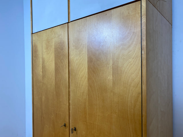 Ein VEB Hellerau Original I Stilvoller Mid-Century Kleiderschrank 794/1A aus 1967 mit Aufsatz und Schubladen I Schrank Schlafzimmerschrank Wardrobe Vintage Retro 60er I