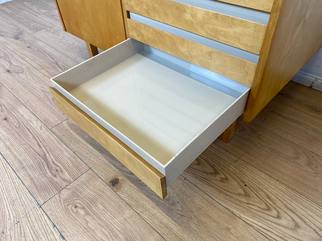 Ein VEB Hellerau Original I Stilvoller Mid-Century Kleiderschrank 794/1A aus 1967 mit Aufsatz und Schubladen I Schrank Schlafzimmerschrank Wardrobe Vintage Retro 60er I