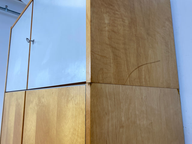 Ein VEB Hellerau Original I Stilvoller Mid-Century Kleiderschrank 794/1A aus 1967 mit Aufsatz und Schubladen I Schrank Schlafzimmerschrank Wardrobe Vintage Retro 60er I