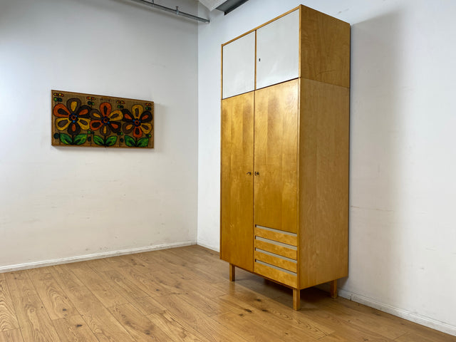 Ein VEB Hellerau Original I Stilvoller Mid-Century Kleiderschrank 794/1A aus 1967 mit Aufsatz und Schubladen I Schrank Schlafzimmerschrank Wardrobe Vintage Retro 60er I