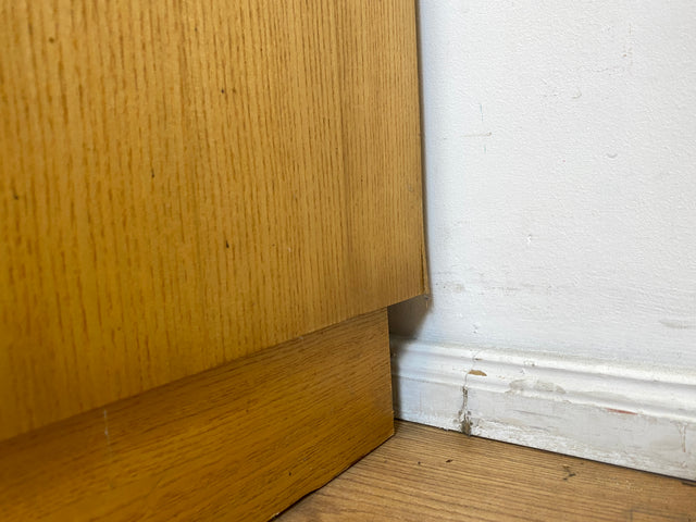 Ein VEB Hellerau Original I Seltener Mid-Century Kleiderschrank 799/O aus 1966 in ozeanischem Nussbaum mit Kleiderstange I Schrank Schlafzimmerschrank Vintage Retro 60er I