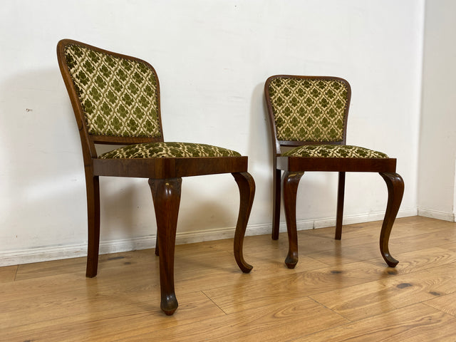 WMK I 1/2 Sehr eleganter handverzierter 30er Jahre Chippendale Esszimmerstuhl mit hochwertigem Brokat Bezug
