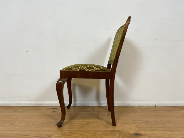 WMK I 1/2 Sehr eleganter handverzierter 30er Jahre Chippendale Esszimmerstuhl mit hochwertigem Brokat Bezug