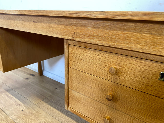 Stilvoller freistehender skandinavischer Schreibtisch in Eiche, mit Schubladen I Writing Desk Arbeitstisch Bürotisch Computertisch Danish Design Modern Vintage 60er 70er I