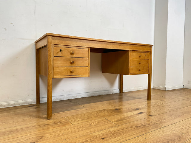 Stilvoller freistehender skandinavischer Schreibtisch in Eiche, mit Schubladen I Writing Desk Arbeitstisch Bürotisch Computertisch Danish Design Modern Vintage 60er 70er I