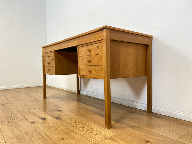 Stilvoller freistehender skandinavischer Schreibtisch in Eiche, mit Schubladen I Writing Desk Arbeitstisch Bürotisch Computertisch Danish Design Modern Vintage 60er 70er I