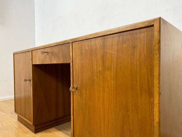WMK I Minimalistischer freistehender Mid-Century Schreibtisch aus vollem Holz mit Regal Rückseite