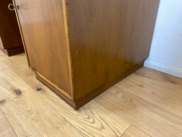 WMK I Minimalistischer freistehender Mid-Century Schreibtisch aus vollem Holz mit Regal Rückseite