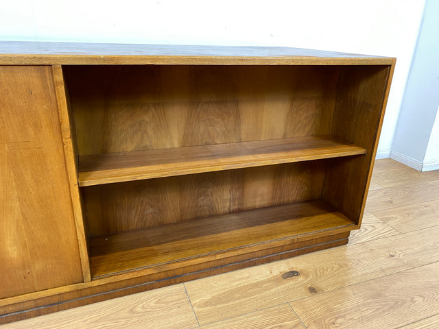 WMK I Minimalistischer freistehender Mid-Century Schreibtisch aus vollem Holz mit Regal Rückseite