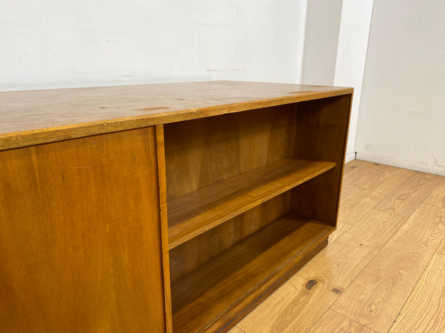 WMK I Minimalistischer freistehender Mid-Century Schreibtisch aus vollem Holz mit Regal Rückseite