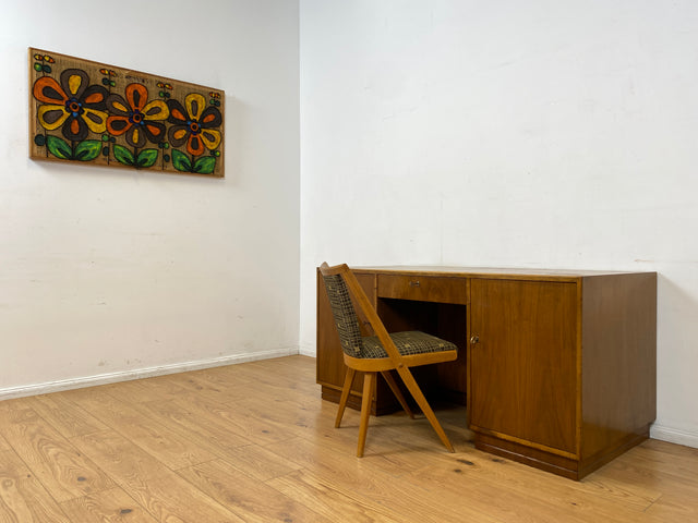 WMK I Minimalistischer freistehender Mid-Century Schreibtisch aus vollem Holz mit Regal Rückseite